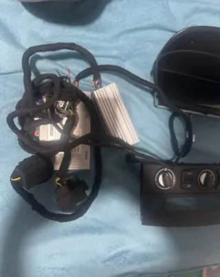 Pantalla y Climatizador Coche