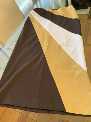 Vestido largo con rayas doradas y blancas