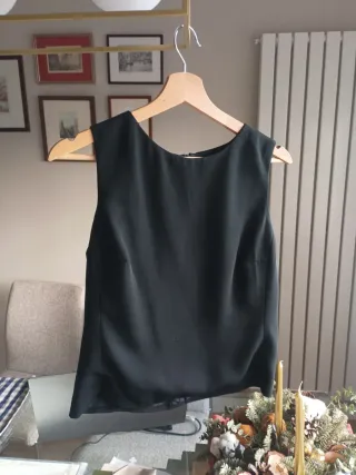 Top negro sin mangas