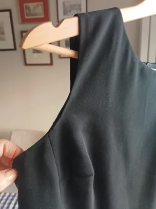 Top negro sin mangas