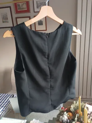 Top negro sin mangas