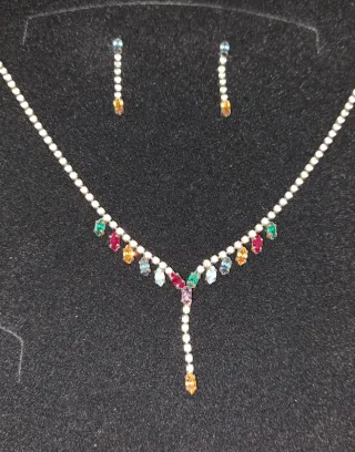 Conjunto collar y pendientes pedrería colores