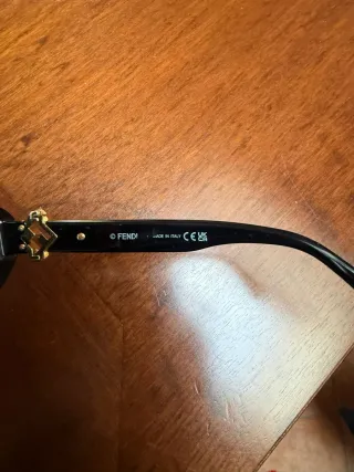 Occhiali da sole Fendi FE40140U neri