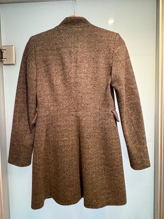 Abrigo ZARA gris tipo levita – elegante y atempora