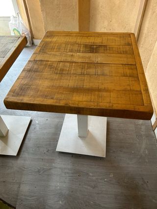 2 Mesas de madera y metal
