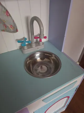 Cocinita de madera para niños.