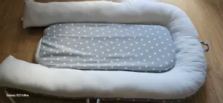 Almohada para bebé con lunares
