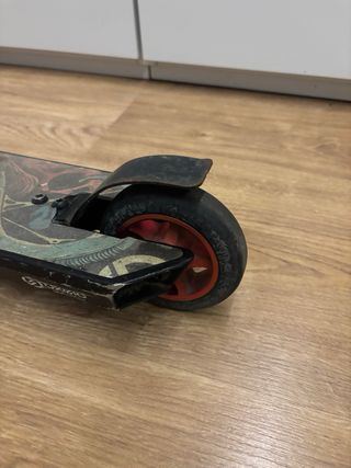 Patinete freestyle negro y rojo