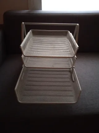 Bandeja de escritorio metálica gris