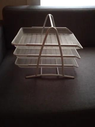 Bandeja de escritorio metálica gris