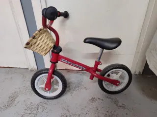 Bicicleta Chicco sin pedales con cesta
