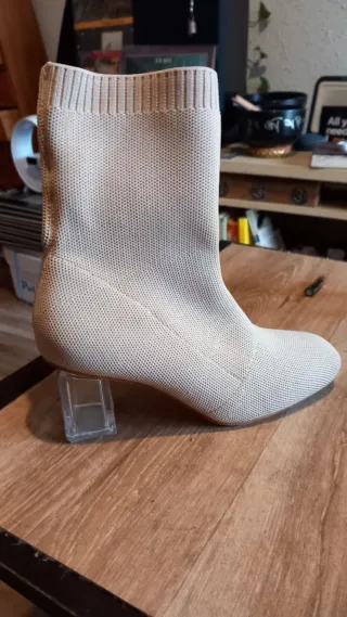 zapato de tacón beige tacón transparente