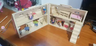 Casa de muñecas de madera portátil