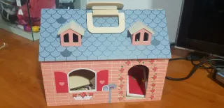 Casa de muñecas de madera portátil
