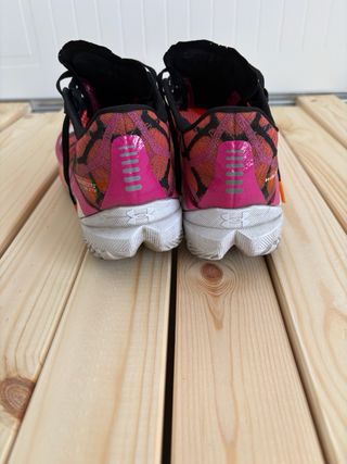 Zapatilla Under Armour placa carbono