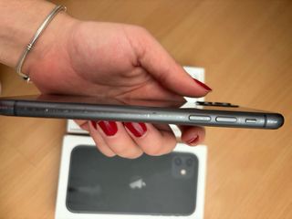 iPhone 11 128GB Negro + 10 Fundas y 3 protectores