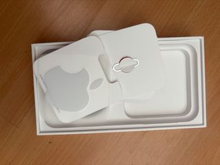 iPhone 11 128GB Negro + 10 Fundas y 3 protectores