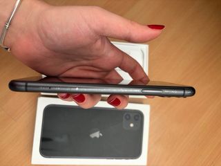 iPhone 11 128GB Negro + 10 Fundas y 3 protectores