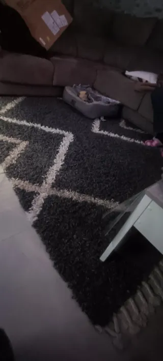 Alfombra pelo largo gris y blanco