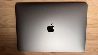 MacBook Air M1 (13", 2020) Gris - Como nuevo