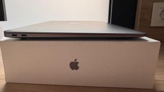 MacBook Air M1 (13", 2020) Gris - Como nuevo
