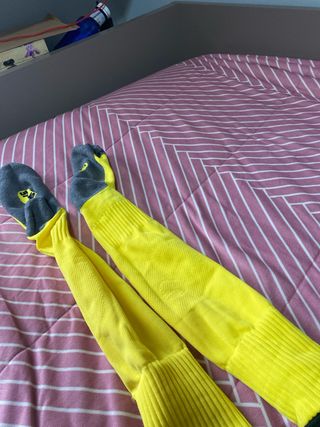 Calcetines altos amarillos talla única