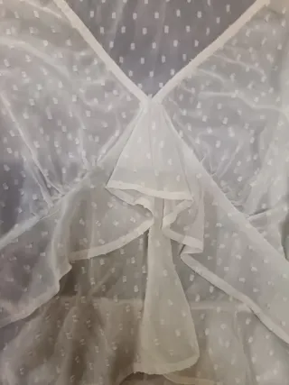 Blusa Bershka blanca volantes lunares