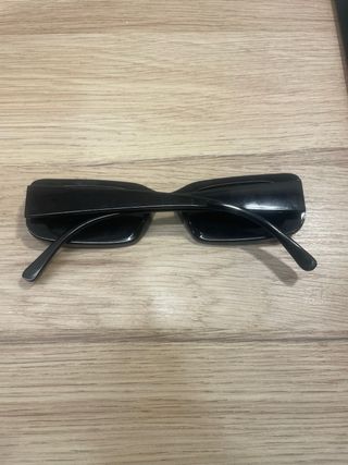 Gafas de sol negras rectangulares