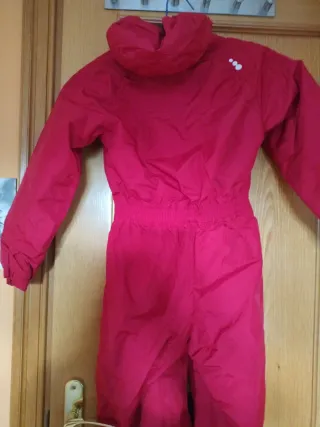 Mono de esquí rojo talla 8 Decathlon 125-132.