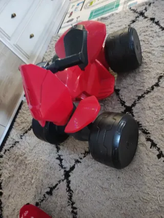 Correpasillos Moto Roja le falta batería y cargado