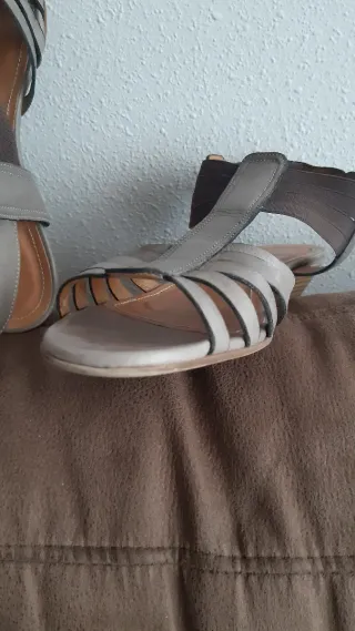 Sandalias Hispanitas mujer grises y marrones