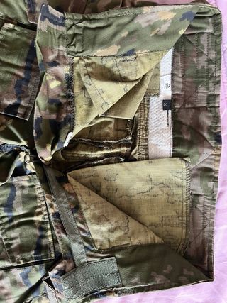 Pantalón militar camuflaje con rodilleras