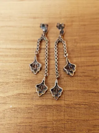 Pendientes de plata largos con piedras granite.