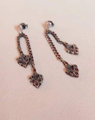Pendientes de plata largos con piedras granite.