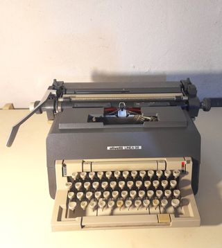 Máquina de escribir Olivetti Línea 98