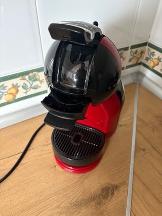 Cafetera Dolce Gusto Roja y Negra