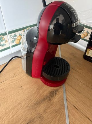 Cafetera Dolce Gusto Roja y Negra