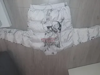 Cazadora unisex efecto mármol