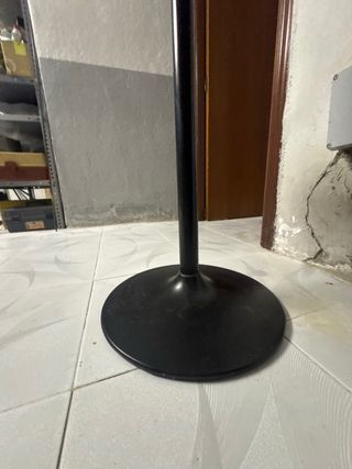 Perchero de pie metálico negro y plateado