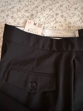 Pantalón de vestir negro con pinzas