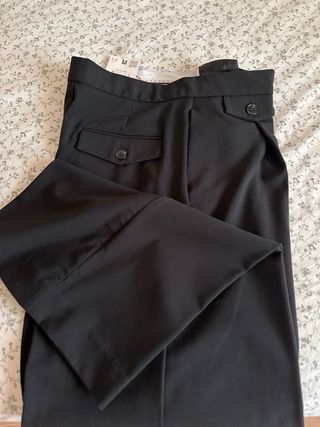 Pantalón de vestir negro con pinzas