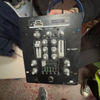 Mesa de mezclas MC 100BT