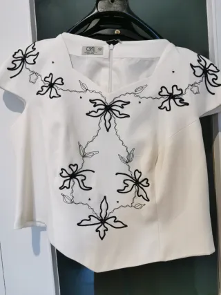 Top CYM blanco bordado talla 52