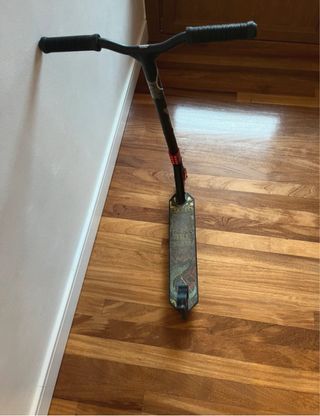 Patinete Oxelo Negro y Rojo