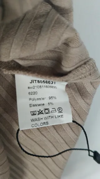 Vestido fruncido cuello alto