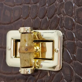 Bolso chocolate efecto piel