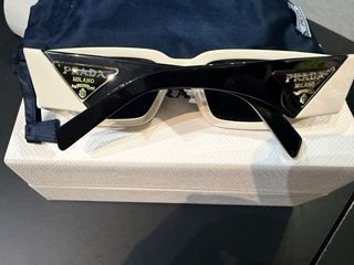 Gafas de sol Prada blancas y negras