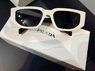 Gafas de sol Prada blancas y negras