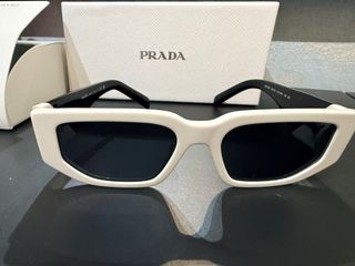 Gafas de sol Prada blancas y negras