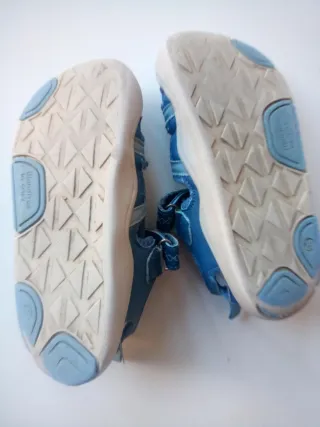 Sandalias barefoot niño azules Marca Blanditos